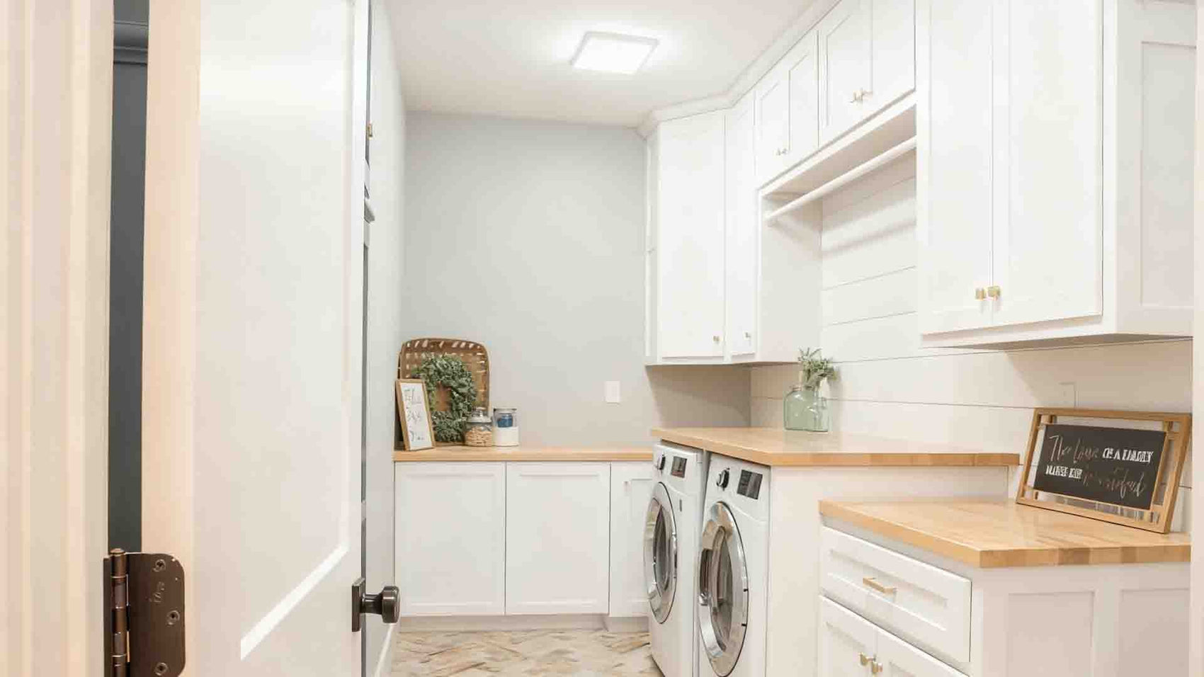 A Complete Guide to Pick the Perfect Laundry Room Lighting