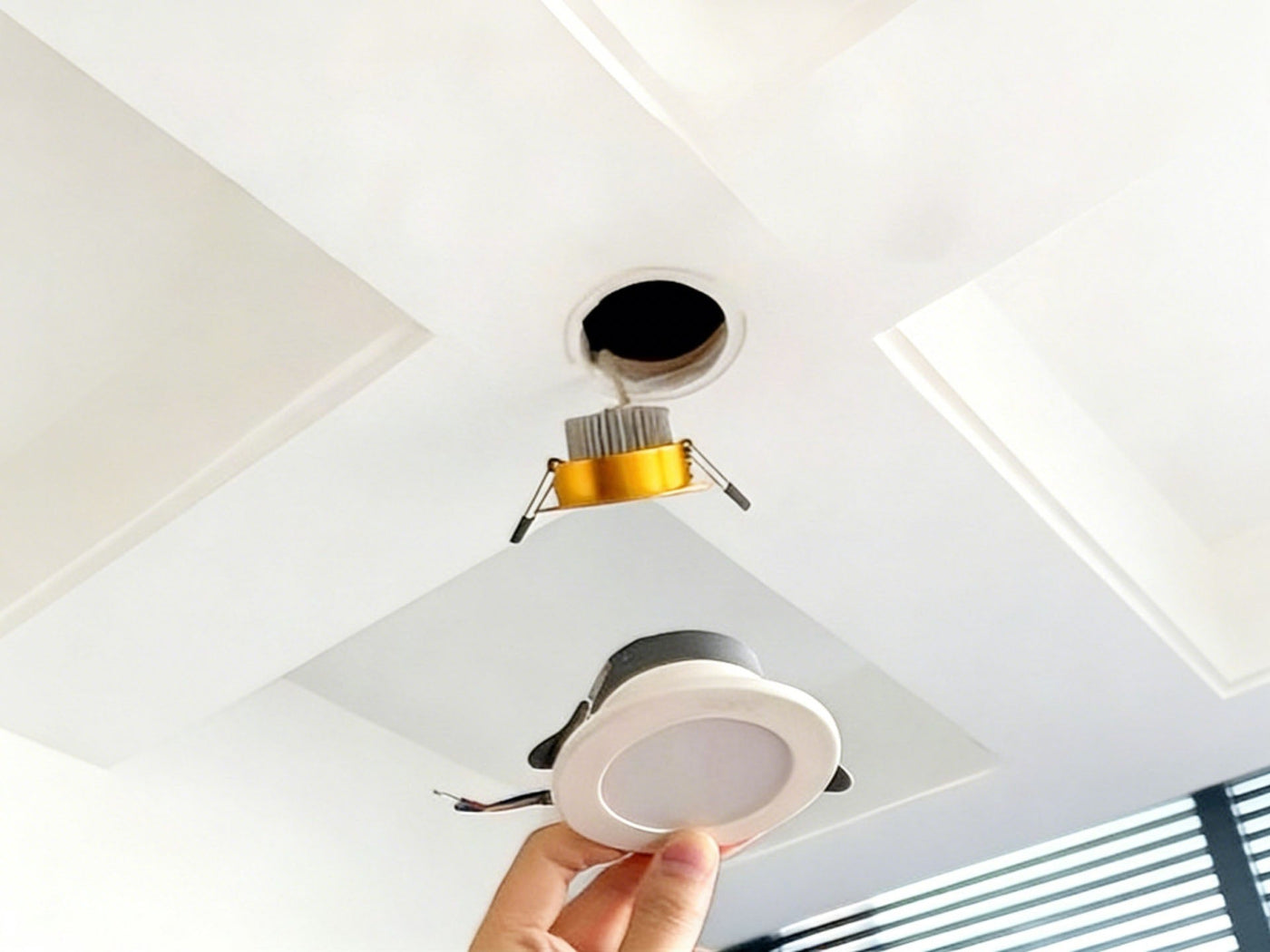 E店铺装修博客图片How to Remove a Downlight without Damaging Plaster
